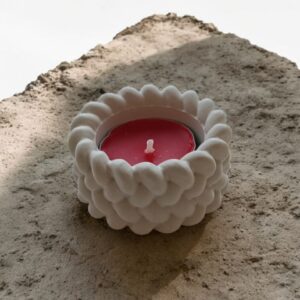 Küünlaalus reljeefse mustriga